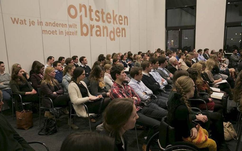 De werkgroep voor studenten van de Gereformeerde Gemeenten hield vrijdag in Gouda zijn jaarlijkse winterconferentie. Ds. A. Moerkerken, rector van de Theologische School in Rotterdam, sprak over ”Het vergezicht van Daniël”. beeld Martin Droog