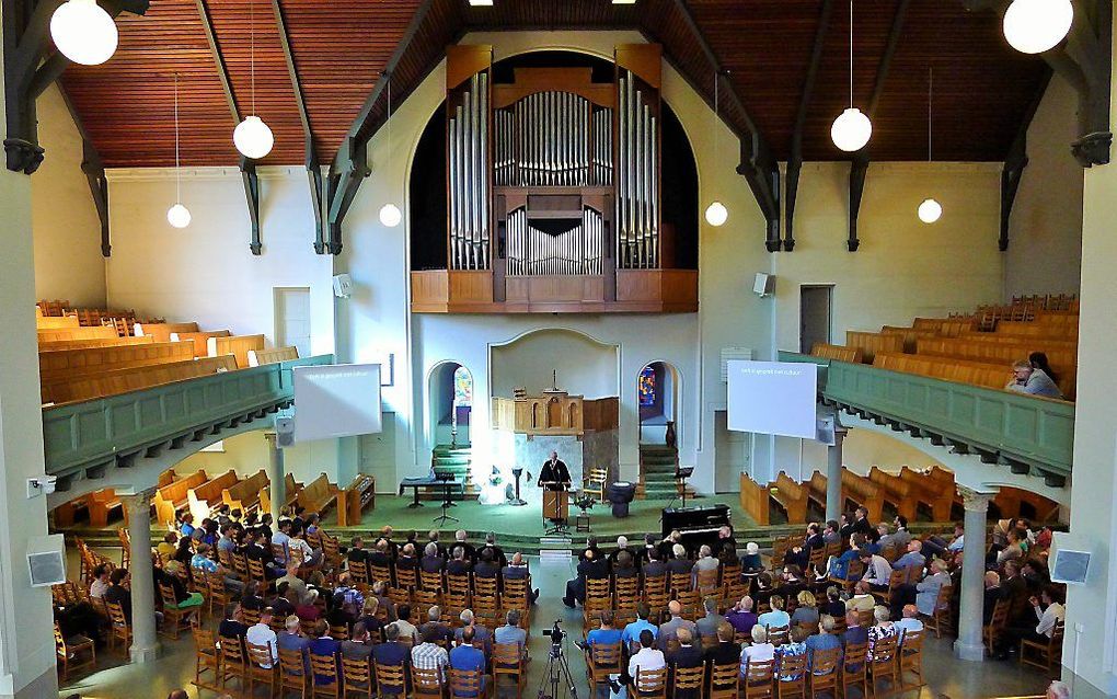 De Nederlands gereformeerde Nieuwe Kerk in Kampen tijdens een academische plechtigheid van de vrijgemaakt gereformeerde Theologische Universiteit in 2014. beeld RD