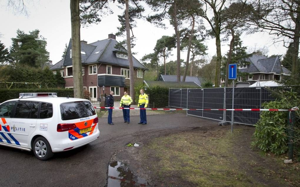 BILTHOVEN. Politie bij de woning van oud-minister Borst aan de Ruysdaellaan nadat de moord was ontdekt. beeld ANP