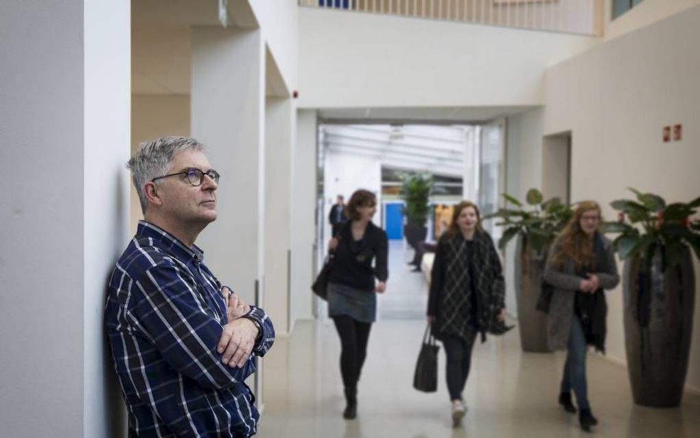 CHE-docent Bert Roor: „Ik wil studenten laten zien hoe belangrijk het is present te zijn in de samenleving. Dat heeft te maken met een missionaire levensstijl.” beeld RD, Anton Dommerholt