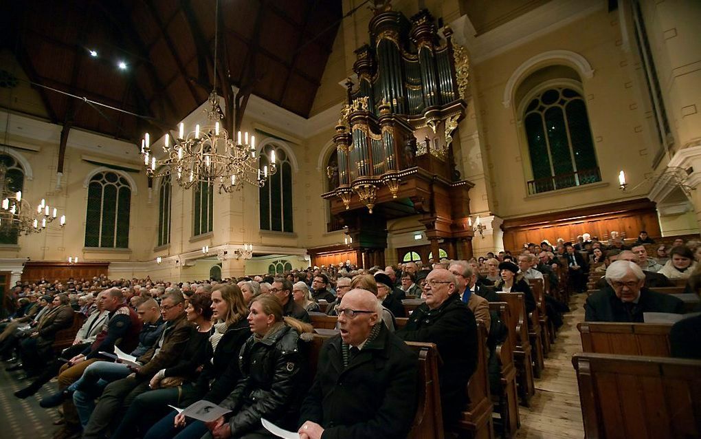 In de Nieuwe Kerk in Katwijk aan Zee had woensdagavond een bidstond plaats. Beeld Henk Bouwman