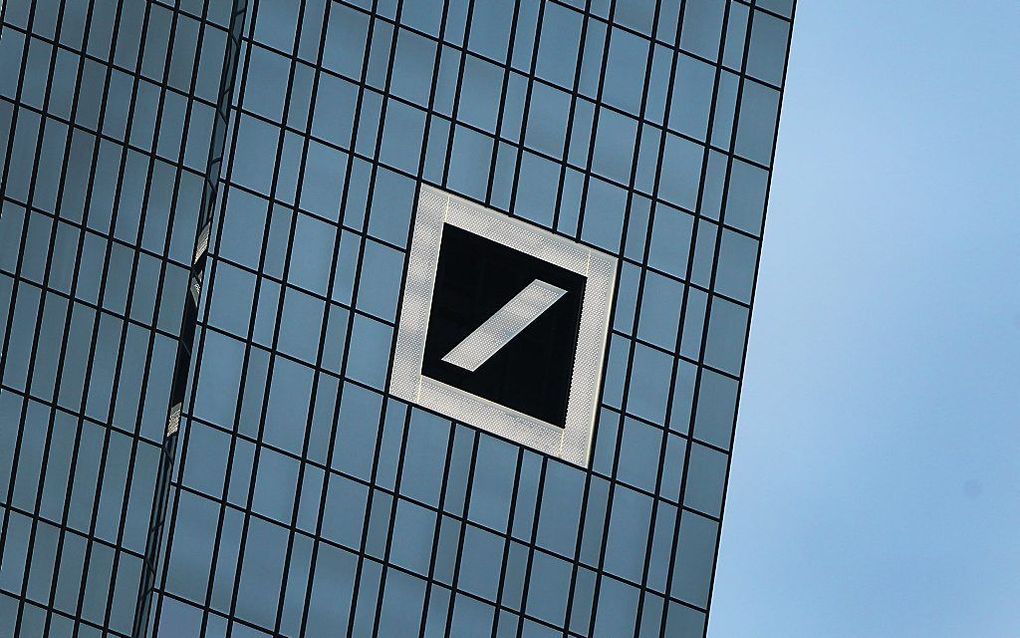 Deutsche Bank ligt op de beurs hevig onder vuur. beeld AFP