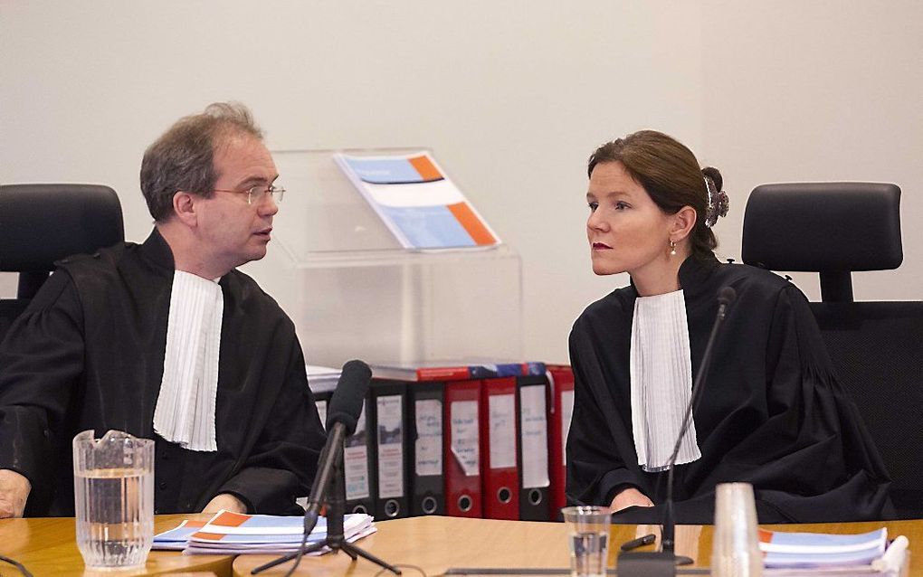 Officieren van Justitie mr. Van Leent (L) en mr. Van der Zwan in de rechtbank van Utrecht voorafgaand aan de eis in het proces tegen Gerard T. in januari van dit jaar. beeld ANP