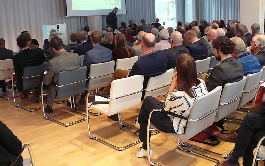 Tijdens de studiemiddag ”Parade van plattelandskerken”, vrijdag in Amersfoort bleek uit vele voorbeelden dat met creativiteit en inzet van deskundigen en de bevolking de sloop of sluiting van kerkgebouwen vaak kan worden verijdeld. De bijeenkomst was geor