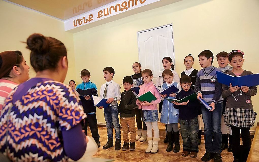 Armeense kerkdienst in Nagorno Karabach. beeld Jaco Klamer