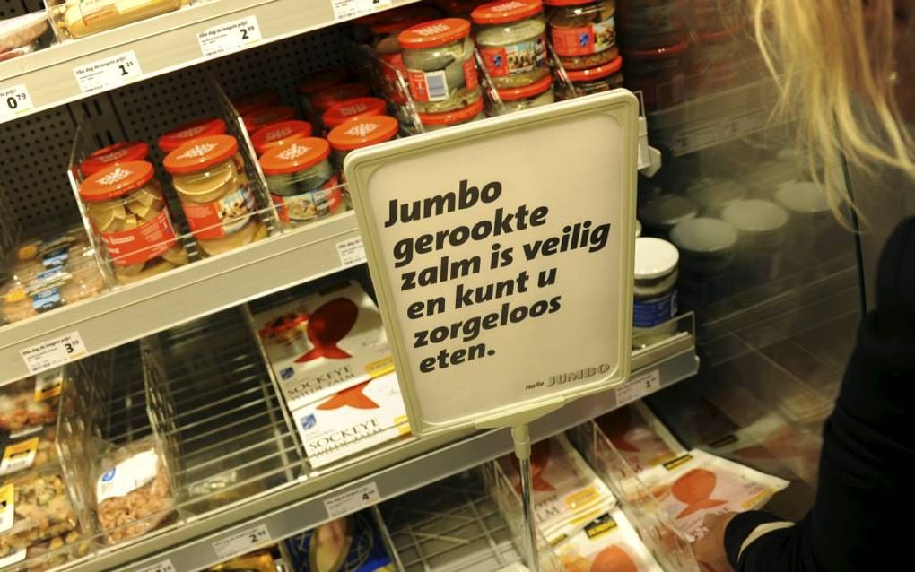 Toen in 2012 gerookte zalm van de Harderwijkse visverwerker Foppen met salmonella besmet bleek, plaatste Jumbo bordjes in zijn winkels met de tekst: Onze zalm is veilig. Vorige maand bleek echter dat ook de leverancier van Jumbo, visverwerker H. van Wijne