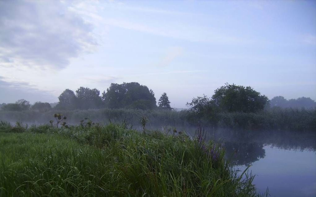 Een rustige, langzaam stromende rivier bij de Duitse stad Demmin. Hier verdronken in 1945 honderden mensen zichzelf in het water. Beeld Wikimedia