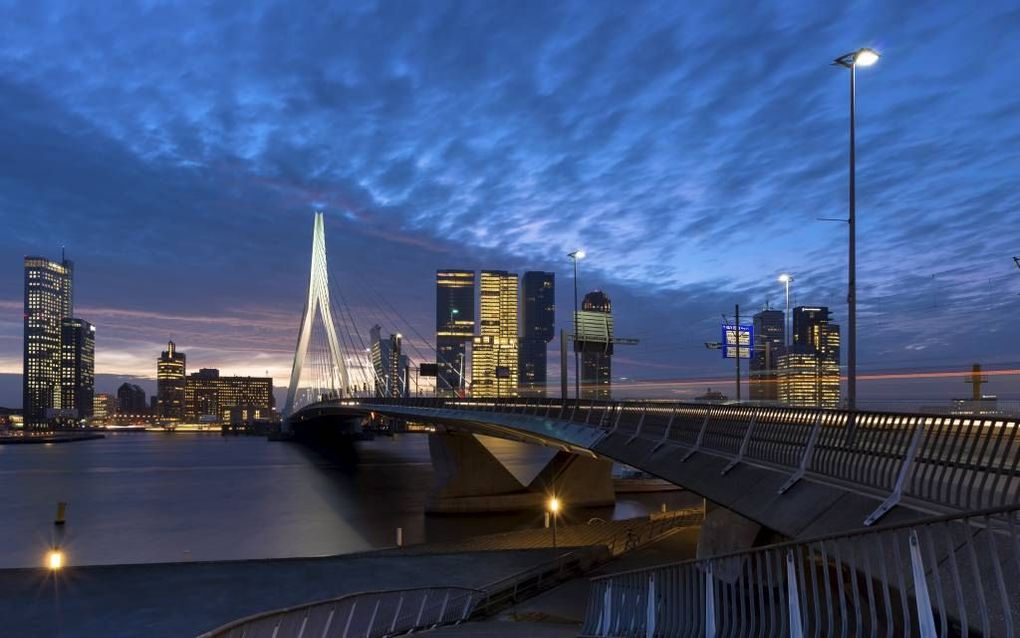 De Erasmusbrug bij zonsopgang. beeld René Troost