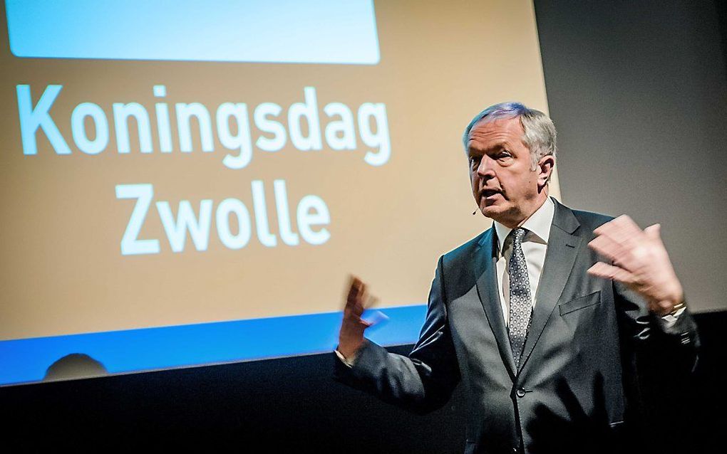 Burgemeester Henk Jan Meijer geeft een toelichting op de plannen voor Koningsdag. De hoofdstad van Overijssel verwelkomt de koninklijke familie op deze dag. beeld ANP