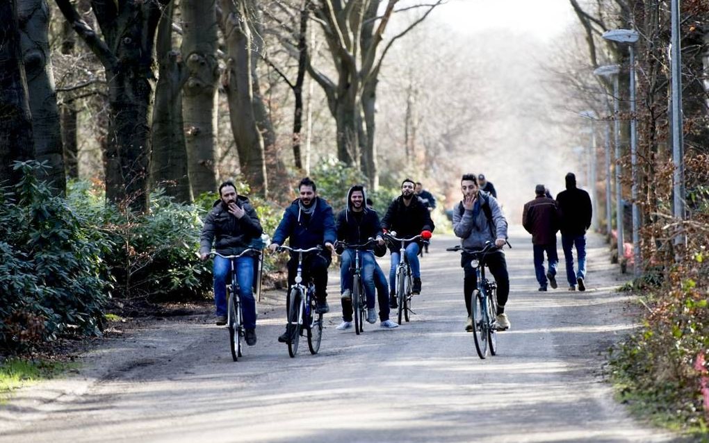 „Onze leerlingen groeien op in een maatschappij waarin we in toenemende mate te maken hebben met complexe vraagstukken. Neem bijvoorbeeld de vluchtelingenproblematiek. Daar kunnen scholen op inspelen.” beeld ANP