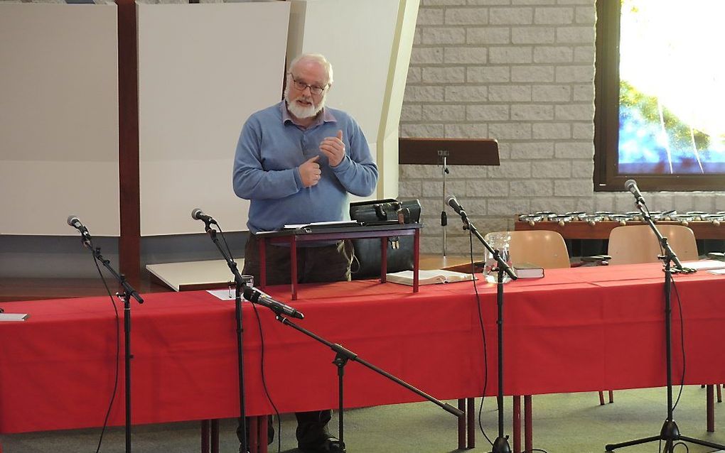 Ds. J. R. Visser tijdens de landelijke dag van bezwaarde vrijgemaakten, in februari 2016 in Bunschoten-Spakenburg. beeld RD