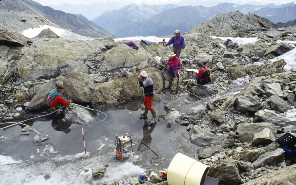 Wetenschappelijk onderzoek in 1991 op de vindplaats van Ötzi. beeld South Tyrol Museum of Archaeology