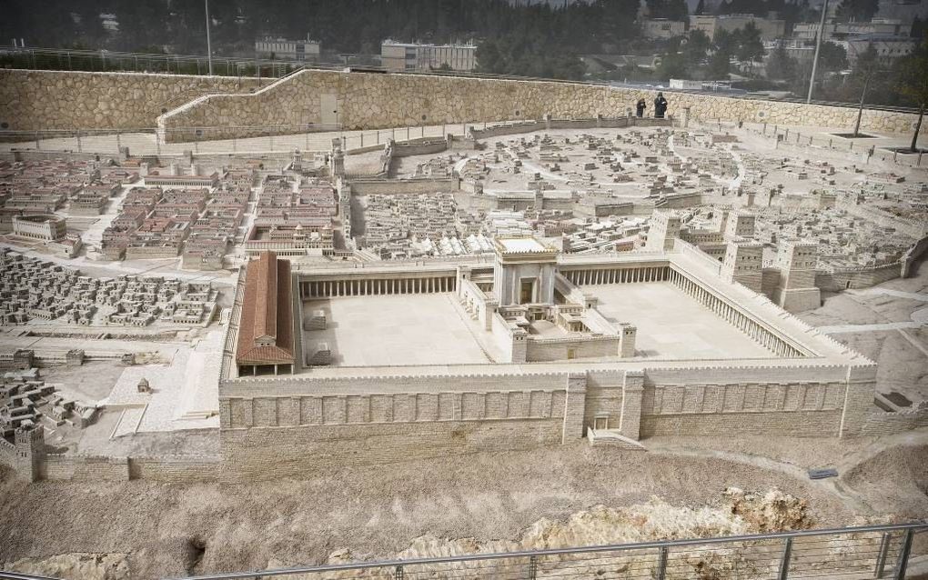 Maquette van Jeruzalem in de tijd van Jezus, met op de voorgrond de tempel. Als Jezus de tempel reinigt, heeft dat politieke implicaties.  beeld RD, Henk Visscher