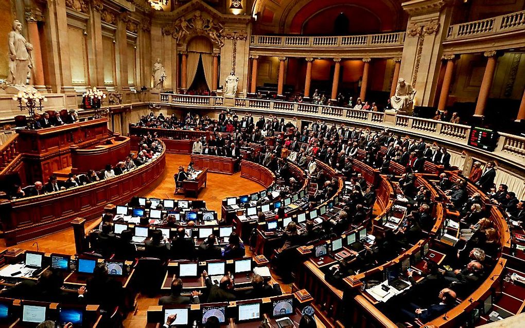 Parlement van Portugal in vergadering.  beeld EPA, Mario Cruz