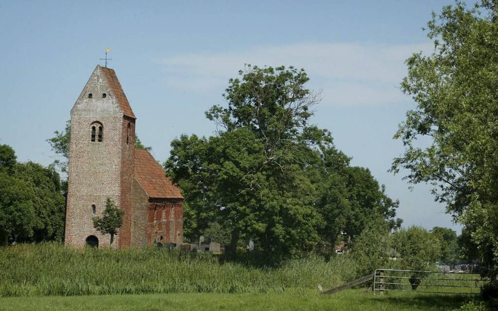 AMERSFOORT. Rond kerken is vaak een bijzondere flora en fauna te vinden of te realiseren. Foto: kerk van het Groningse Marsum.  beeld RD, Anton Dommerholt