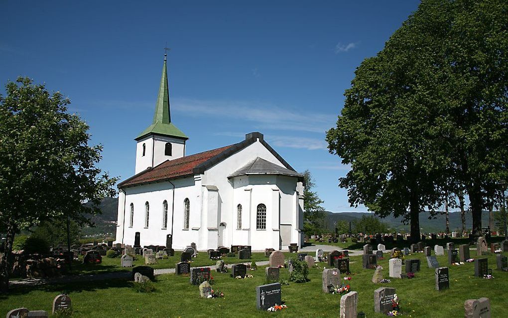 Foto: luthers kerkje in het Noorse Tranby. beeld Wikimedia