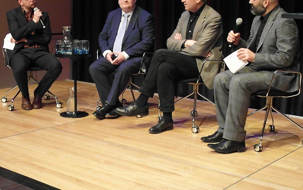 Discussie tijdens de start van de Asielzoekmachine in Amsterdam. Van links naar rechts: Patrick van der Hijden, Hilbrand Nawijn, Job Cohen en Bahram Sadeghi. beeld Jan van Reenen