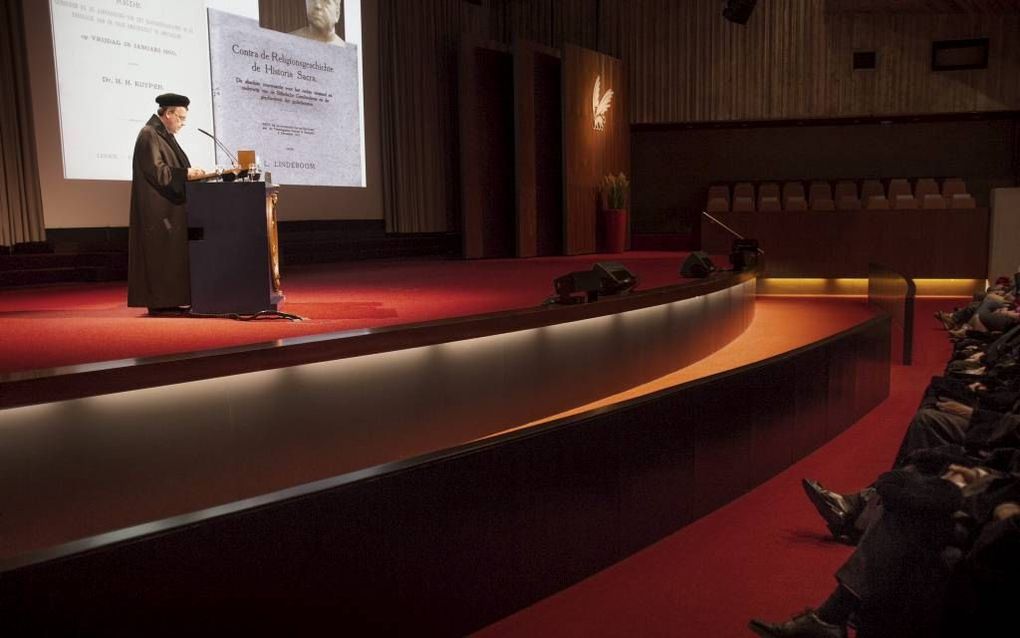 Prof. dr. F. A. van Lieburg sprak vrijdag in de aula van de Vrije Universiteit in Amsterdam zijn oratie uit als hoogleraar religiegeschiedenis.  beeld Eran Oppenheimer