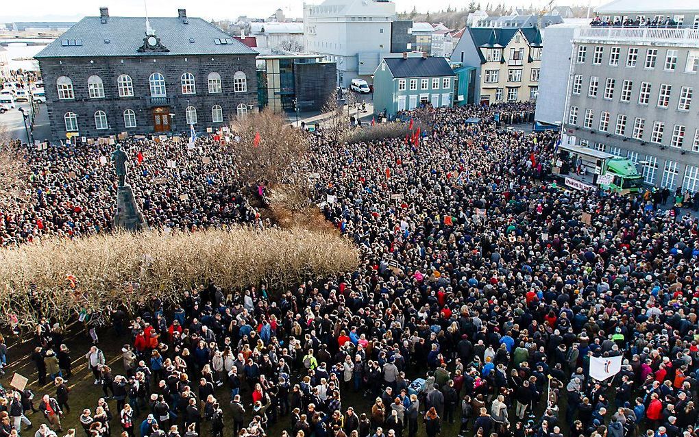 Betogers in Reykjavik. Beeld AFP