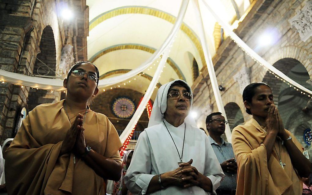 In een kerk in het Indiase Bangalore werd gisteren gebeden voor de vrijlating van de Indiase priester Tom Uzhunnalil, die in handen van islamitische strijders in Jemen is.  beeld EPA