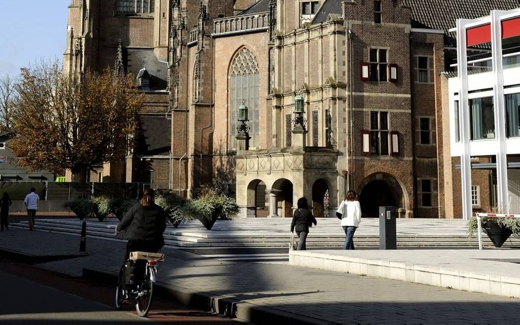 De Eusebiuskerk in Arnhem met vanwege de verbouwing ingepakte toren. beeld ANP, Lex van Lieshout