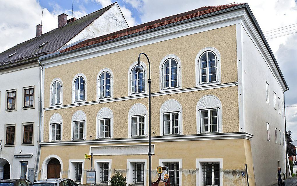 Het geboortehuis van Adolf Hitler in de stad Braunau am Inn. beeld AFP