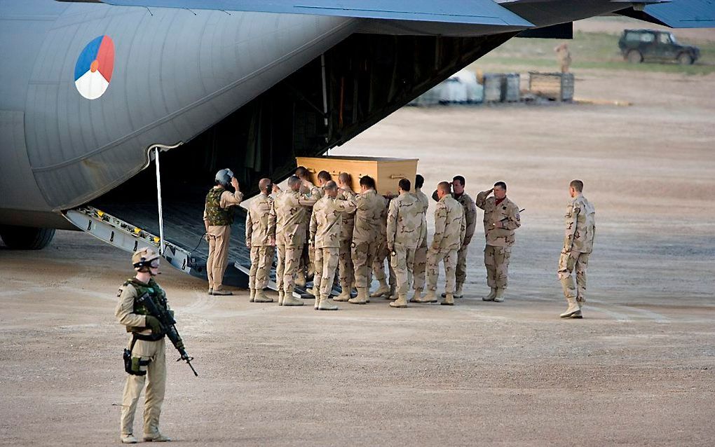 Sergeant der eerste klasse Donkers kwam in 2007 op 33-jarige leeftijd om het leven door een ongeluk in de provincie Uruzgan. beeld ANP