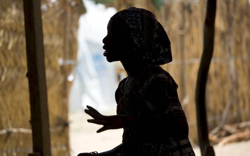 MINAWAO. Een 15-jarig meisje in het Minawao vluchtelingenkamp in het noorden van Kameroen. Dit meisje is volgens Unicef door Boko Haram ontvoerd geweest en is gedwongen te ‘trouwen’ met één van de strijders. Ze is na vier maanden bevrijd door Kameroense s