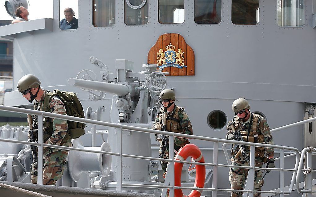 De Koninklijke Marine, de Politie, het Havenbedrijf Rotterdam en de Veiligheidsregio Rotterdam-Rijnmond oefende dinsdag rampscenario's in de Rotterdamse haven tijdens Port Defender Rotterdam. Tijdens de oefeningen krijgt de haven te maken met een verhoogd