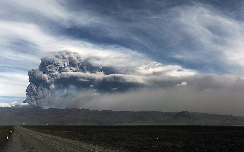 De IJslandse vulkaan Eyjafjallajokull barstte uit op 16 mei 2010. Vliegverkeer werd gehinderd door vulkanische as. beeld EPA