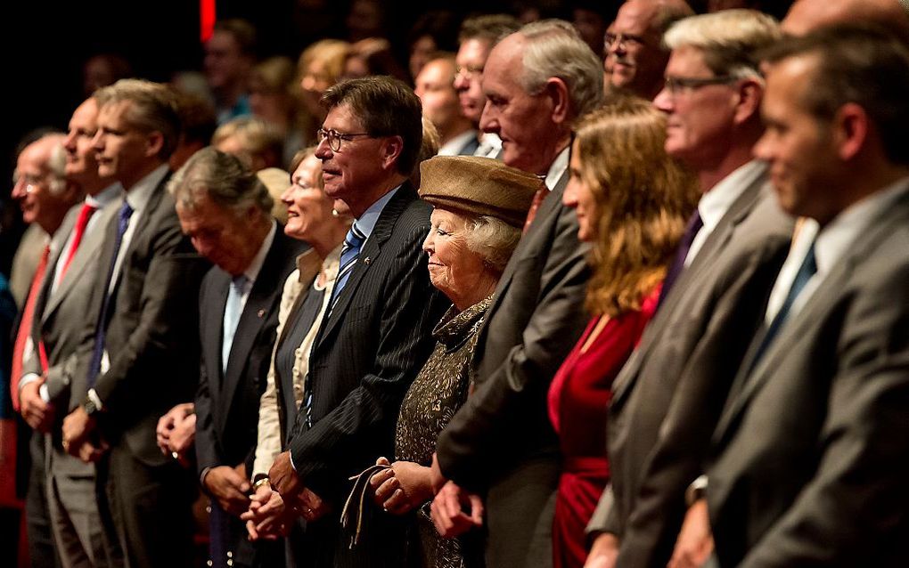 Prinses Beatrix (M) met links van haar KWF-directeur Michel Rudolphie. beeld ANP