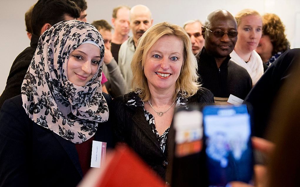 Minister Jet Bussemaker (Onderwijs) gaf in februari een gastcollege voor vluchtelingen van het asielzoekerscentrum Heumensoord. beeld ANP