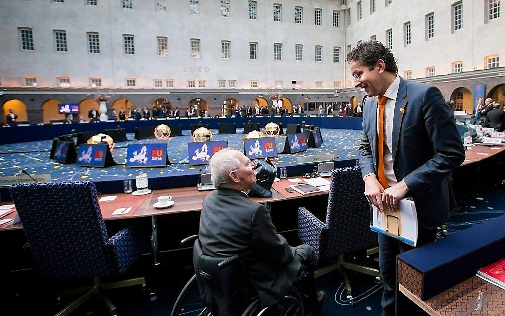 De ministers Schäuble (l.) en Dijsselbloem (r.). beeld ANP, Bart Maat