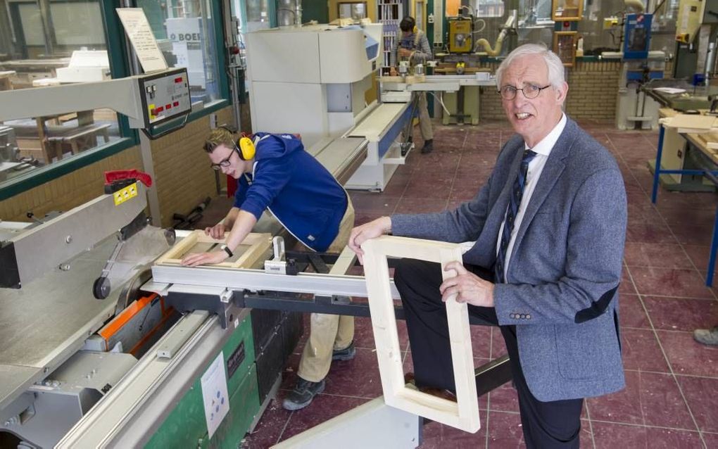 Gerard Middelkoop neemt na 40 jaar ervaring in het beroepsonderwijs afscheid als teammanager techniek op het Van Lodensteincollege in Hoevelaken. „Ik schrik als ik hoor hoe mensen in reformatorische kring soms praten over leerlingen die vooral praktisch b