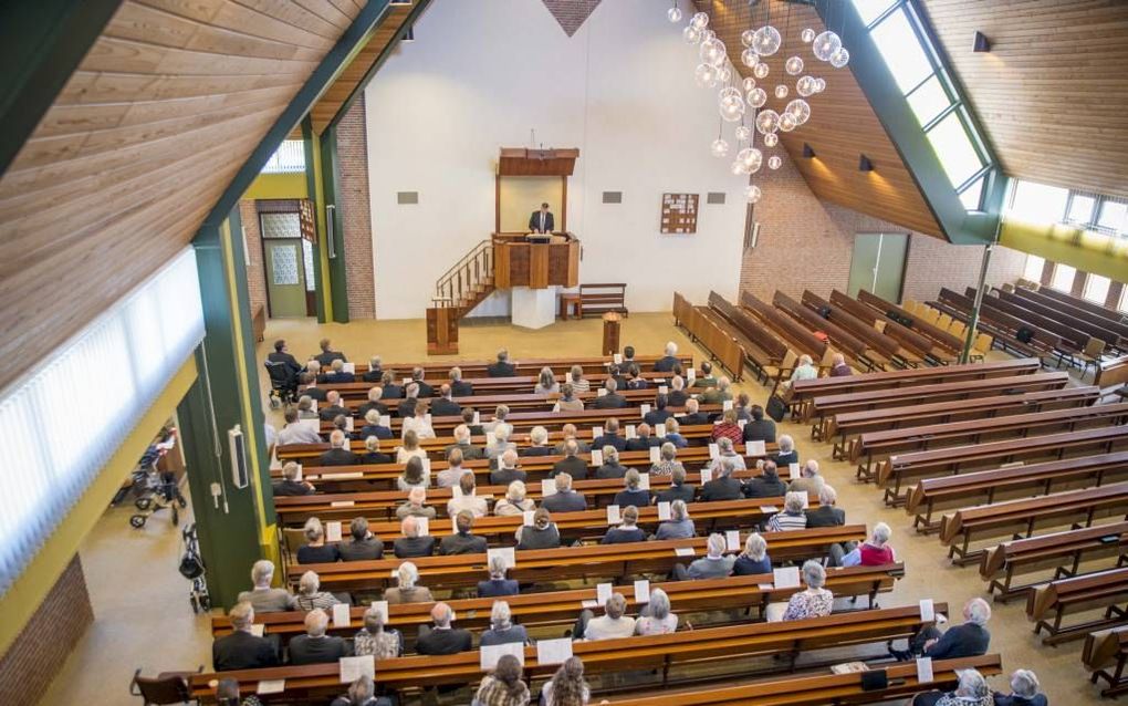 Evangelist M. L. Dekker sprak vrijdag in Hardinxveld-Giessendam tijdens de themadag van het Deputaatschap voor Israël van de Gereformeerde Gemeenten over de christenen in dat land. beeld Cees van der Wal