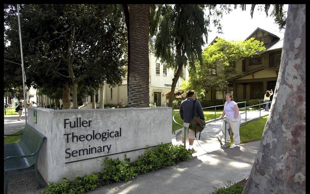 PASADENA. Fuller Theological Seminary in Pasadena (VS) bevindt zich in een lommerrijke wijk waar in totaal ruim vierduizend studenten uit honderd landen onderwijs volgen. Behoudende evangelicalen constateren dat het befaamde instituut inmiddels behoorlijk