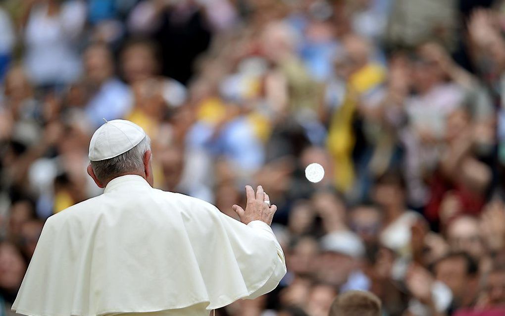 Paus Franciscus is bereid een commissie in te stellen die moet onderzoeken of vrouwen het ambt van diaken (dienaar) in de rooms-katholieke kerk kunnen vervullen. beeld ANP