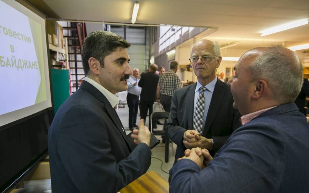 GOUDA. Evangelist Raouf Goerbanov (l.) was donderdag te gast bij de ondernemersbijeenkomst van de stichting Friedensstimme in Gouda. De ex-moslim werkt in Azerbeidzjan. beeld Martin Droog