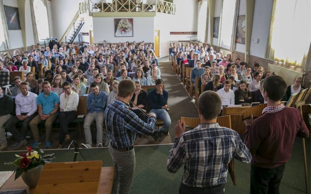 BODEGRAVEN. Voor de derde keer organiseerde stichting Friedenstimme op Tweede Pinksterdag een ontmoetingsdag voor jongeren. De aanwezige jongeren luisterden naar getuigenissen van Russische evangelisten en er was een Duitse jeugdvereniging met muziekinstr