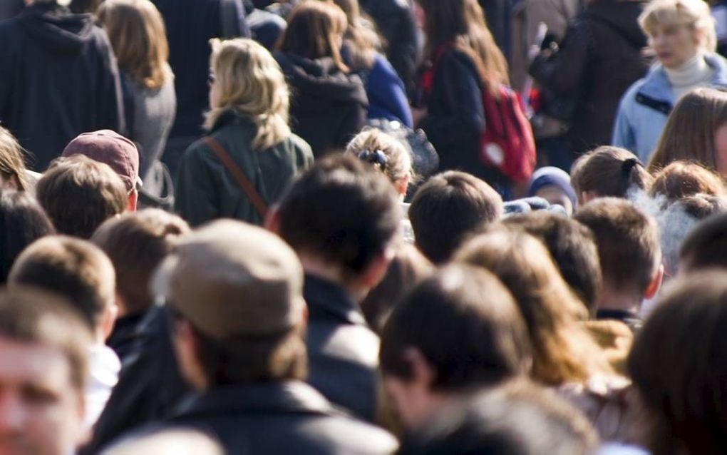 „In een maatschappij die een vrije publieke sfeer heeft zullen mensen zich altijd in groepen organiseren. Mensen zijn toch groepsdieren. En alleen krijgt een mens minder voor elkaar.” beeld Fotolia