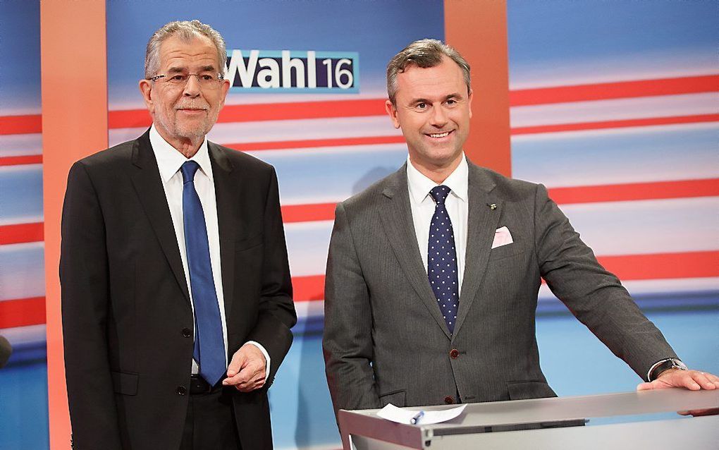 Alexander Van der Bellen (L) en Norbert Hofer. beeld EPA