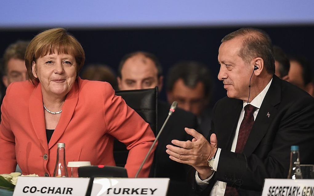 Merkel en Erdogan op de VN-top in Istanbul. Beeld AFP