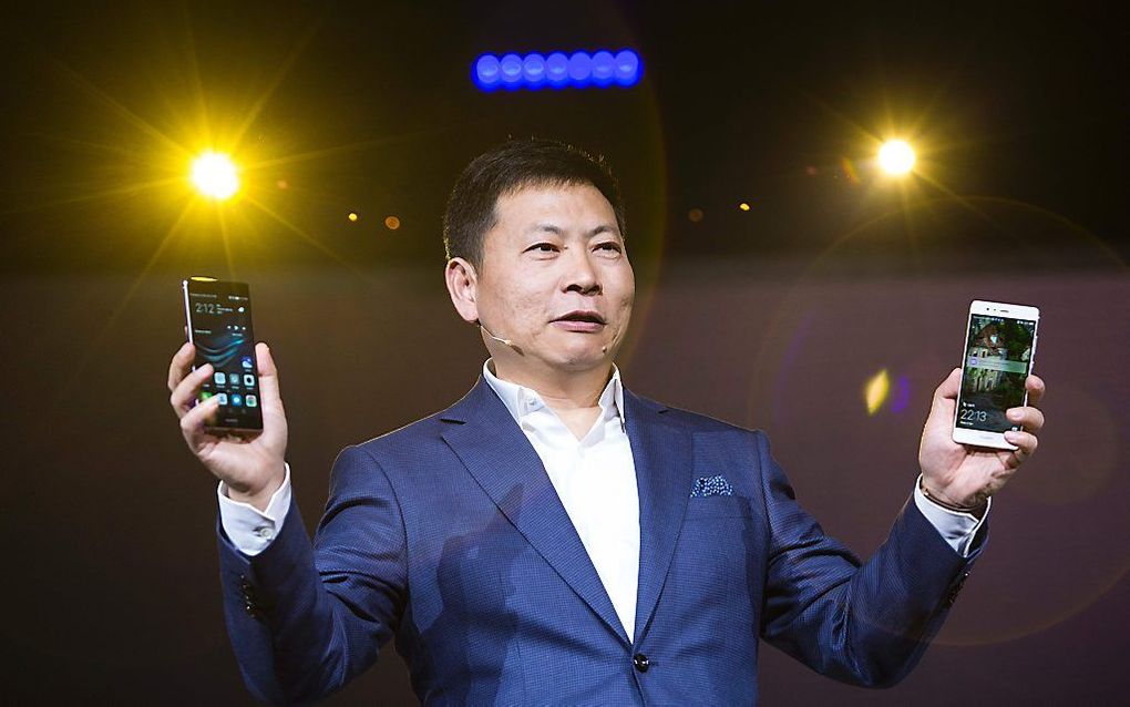 Huawei topman Richard Yu tijdens de lancering van een nieuwe smartphone in april in Londen. beeld AFP