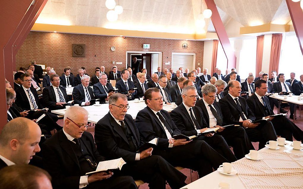 Zo'n honderd ambtsdragers bezochten zaterdag een ambtsdragersbijeenkomst van de christelijke gereformeerde stichting Bewaar het Pand. Beeld Dirk Hol