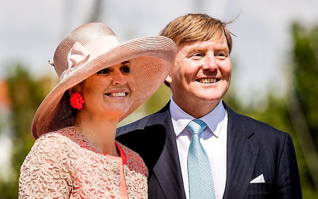 Koning Willem-Alexander en koningin Máxima maandagmiddag in Harlingen. beeld ANP