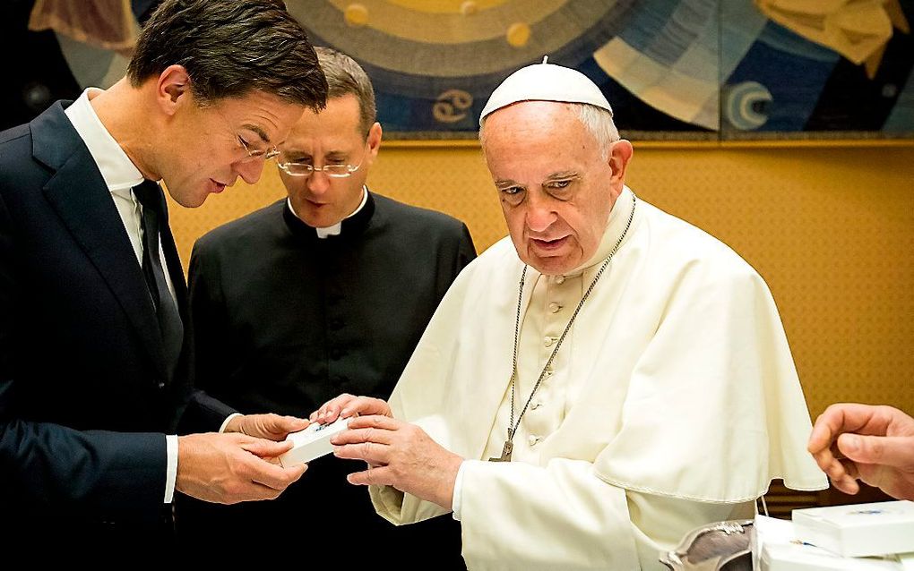 Minister president Rutte ontmoet de paus in het Vaticaan. beeld ANP, Koen van Weel