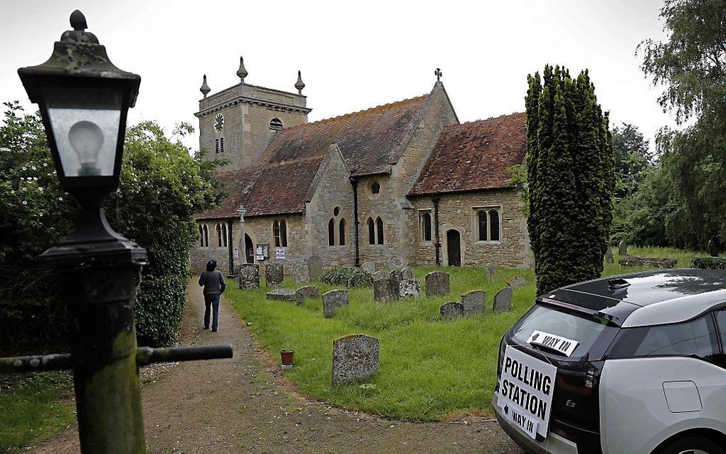 Veel kerken in Groot-Brittannië doen dienst als stemlokaal, zoals deze in Southampton. Britse christenen blijken zeer verdeeld over de keus in het EU-referendum. beeld AFP, Adrian Dennis