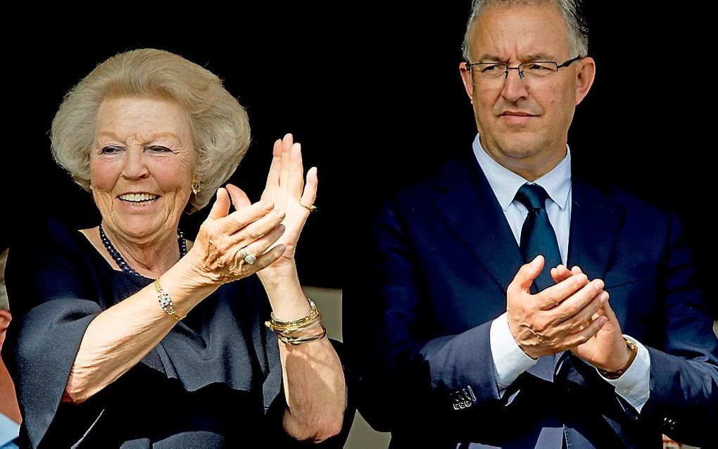 Prinses Beatrix was vrijdagmiddag aanwezig bij het Concours Hippique International Officiel (CHIO) in het Kralingse bos in Rotterdam. Rechts de Rotterdamse burgemeester Aboutaleb. beeld ANP