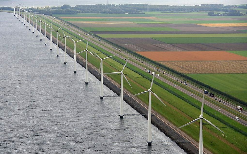 Windmolens langs de A6. beeld ANP