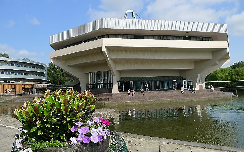 Zaal van de Universiteit van York, waar de synodezitting plaatsheeft. beeld RD